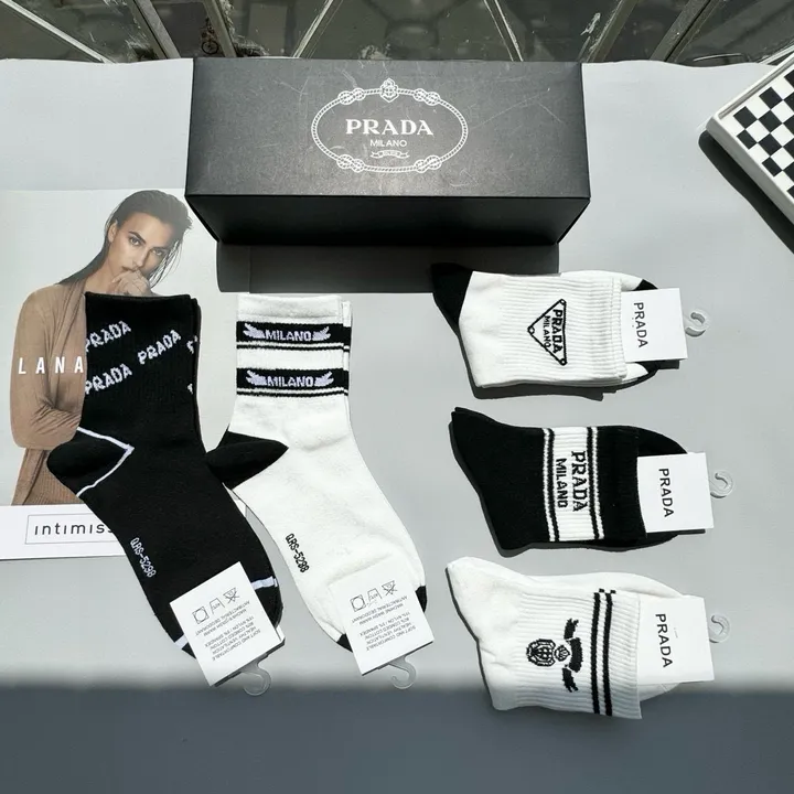 スーパーコピー プラダ 靴下