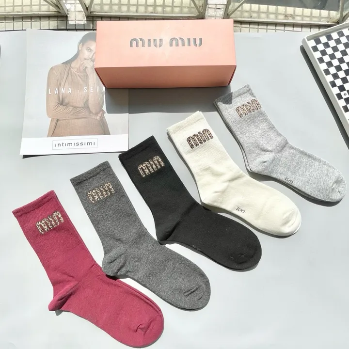 スーパーコピー ミュウミュウ 靴下