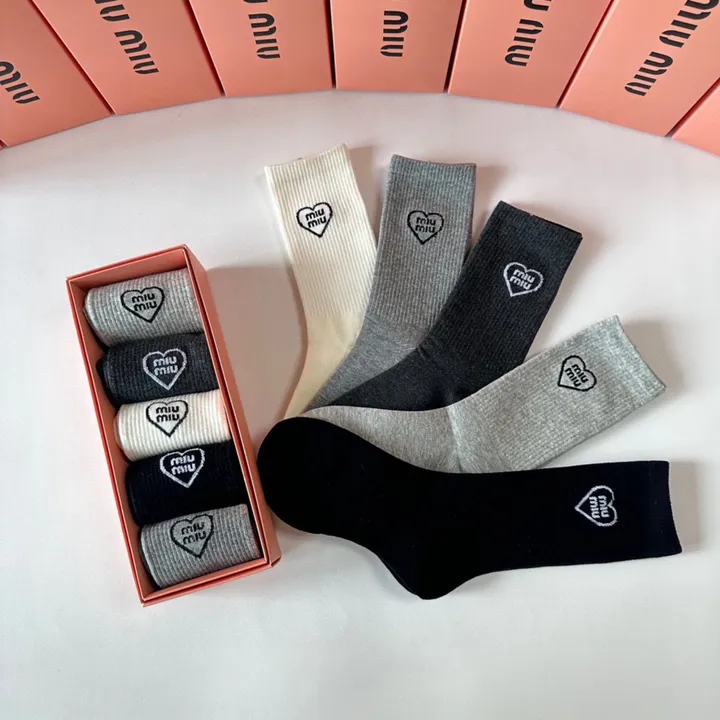 スーパーコピー ミュウミュウ 靴下
