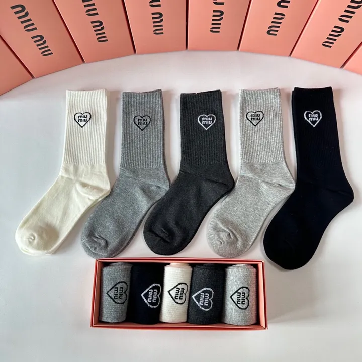 スーパーコピー ミュウミュウ 靴下