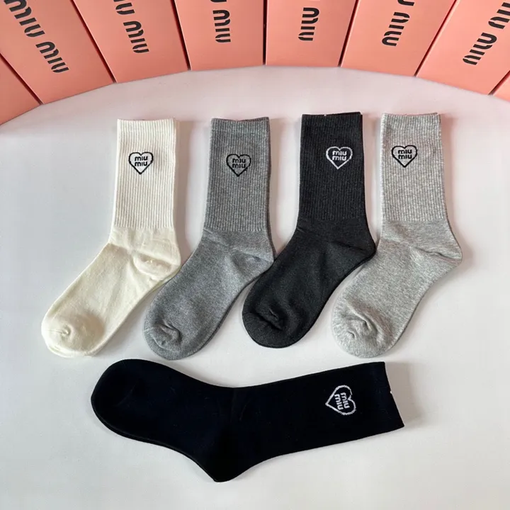 スーパーコピー ミュウミュウ 靴下