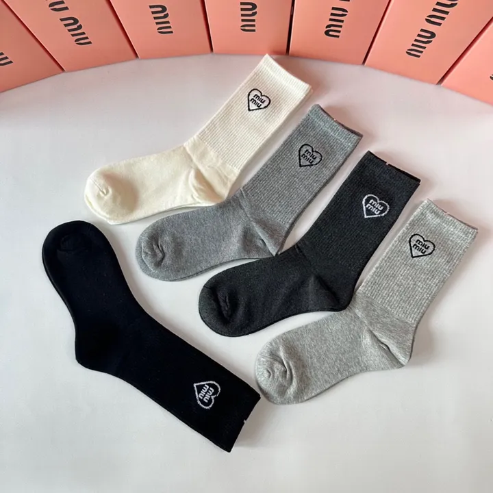 スーパーコピー ミュウミュウ 靴下