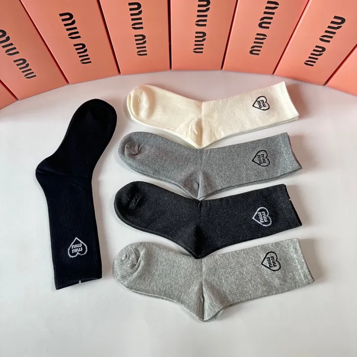 スーパーコピー ミュウミュウ 靴下