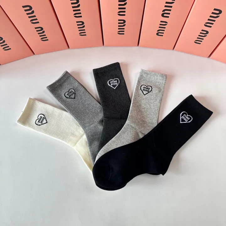 スーパーコピー ミュウミュウ 靴下