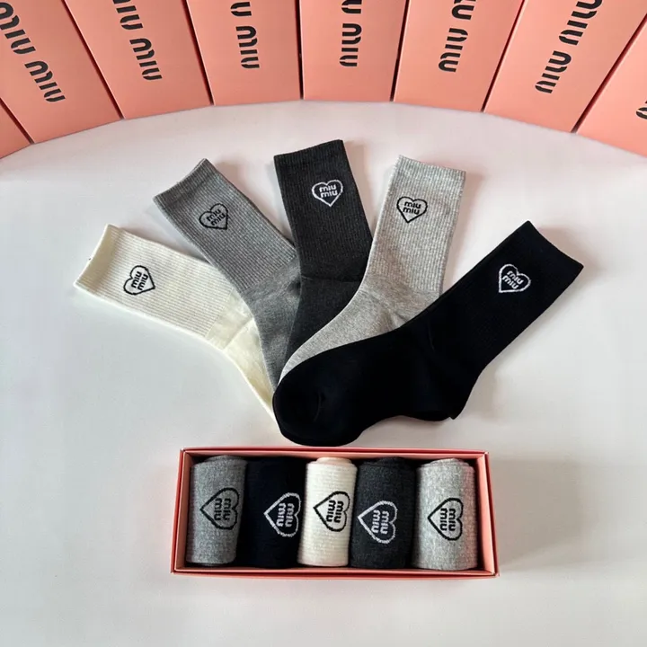 スーパーコピー ミュウミュウ 靴下