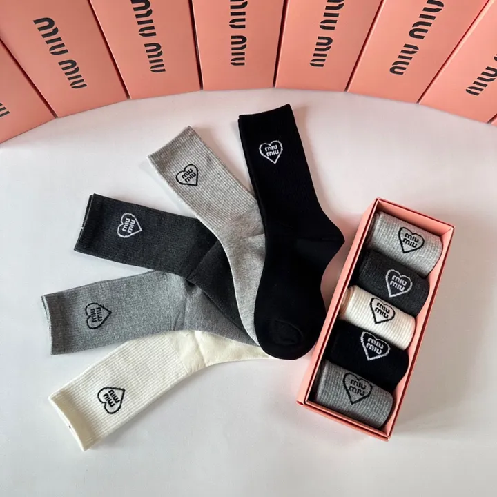 スーパーコピー ミュウミュウ 靴下