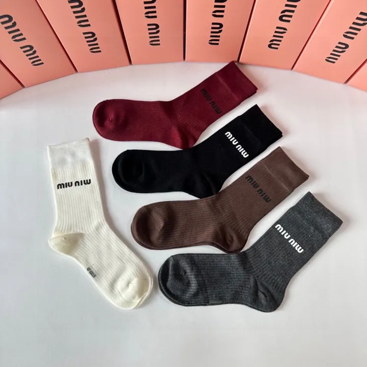 スーパーコピー ミュウミュウ 靴下