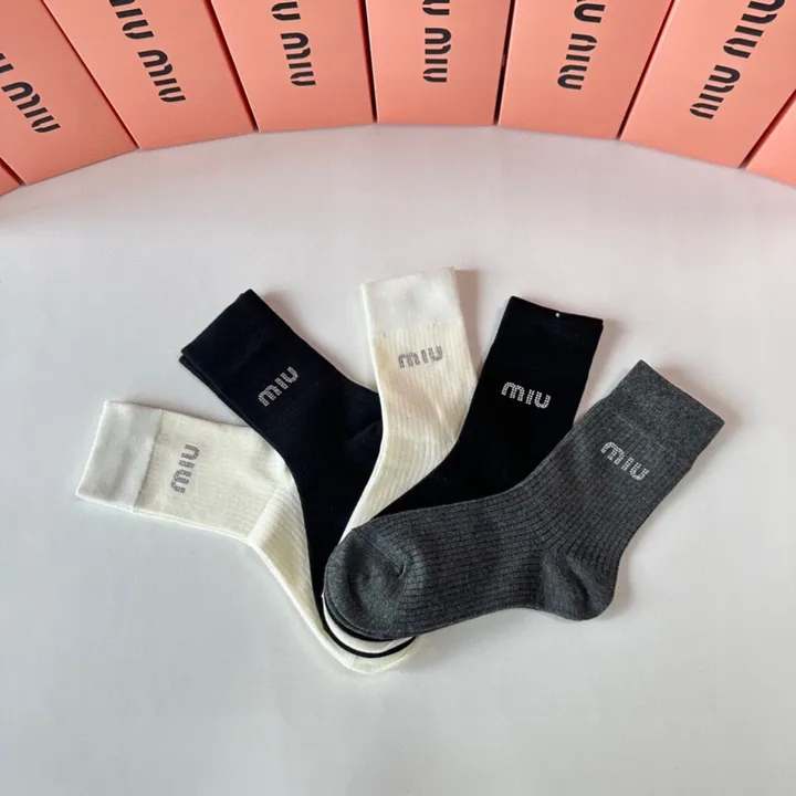 スーパーコピー ミュウミュウ 靴下