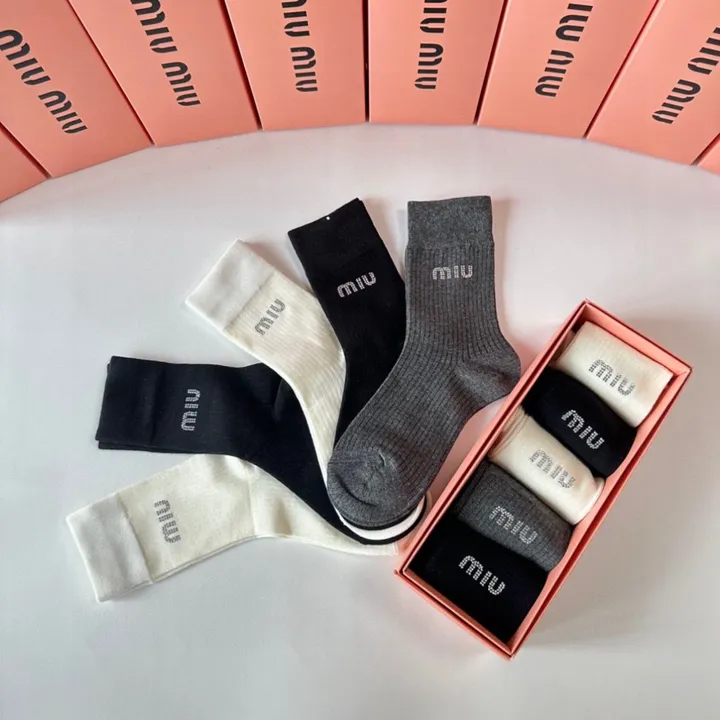 スーパーコピー ミュウミュウ 靴下