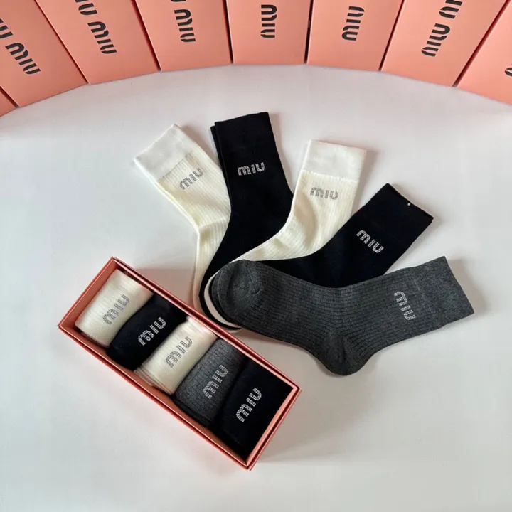 スーパーコピー ミュウミュウ 靴下