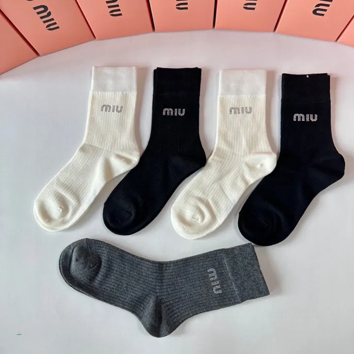 スーパーコピー ミュウミュウ 靴下