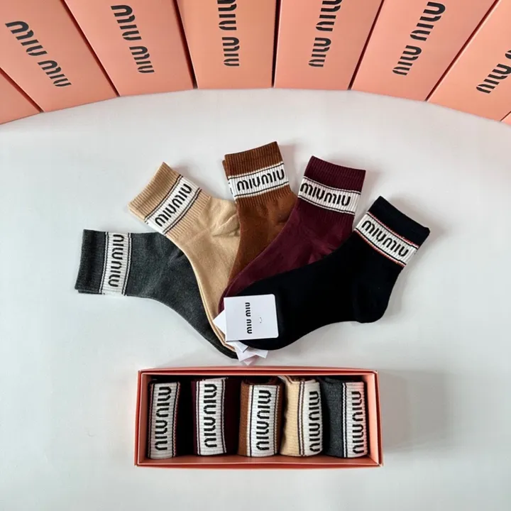 スーパーコピー ミュウミュウ 靴下