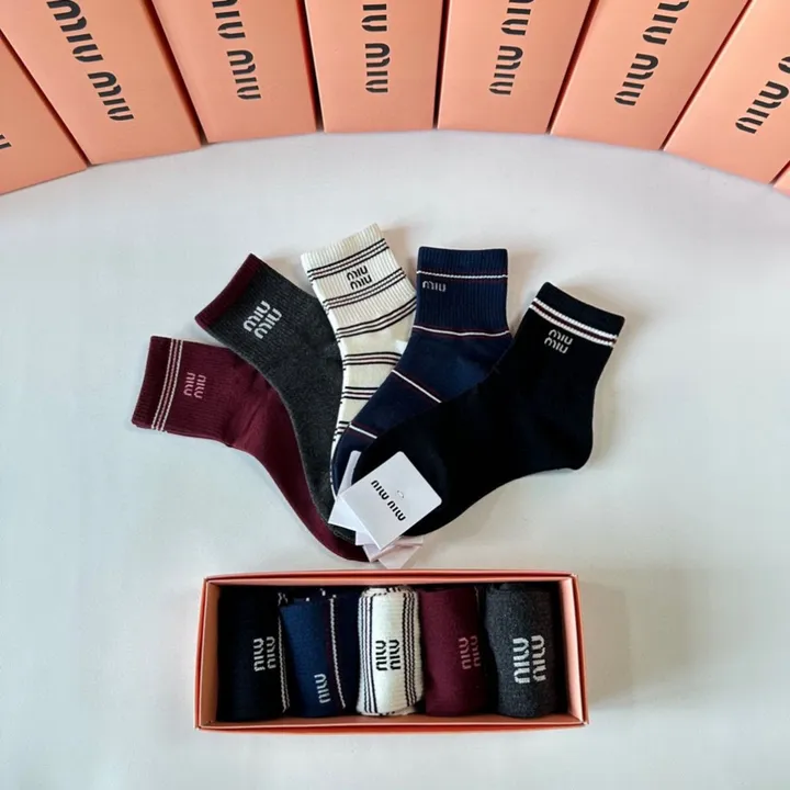 スーパーコピー ミュウミュウ 靴下