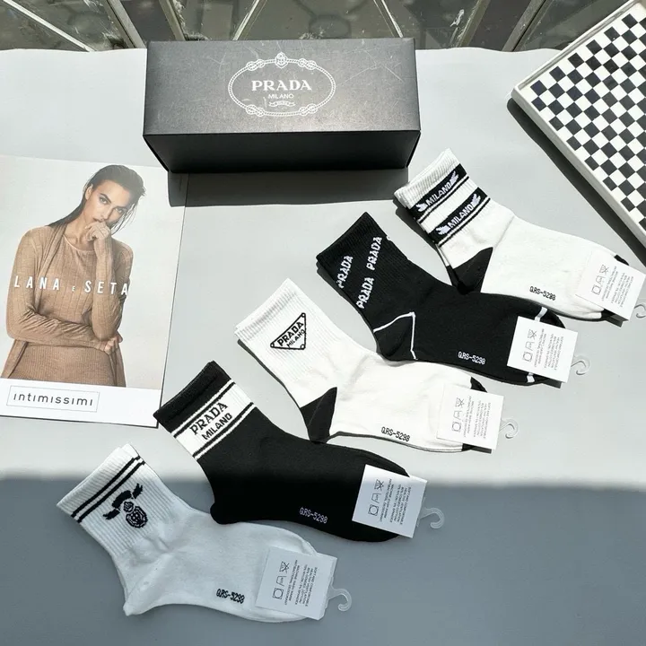 スーパーコピー プラダ 靴下
