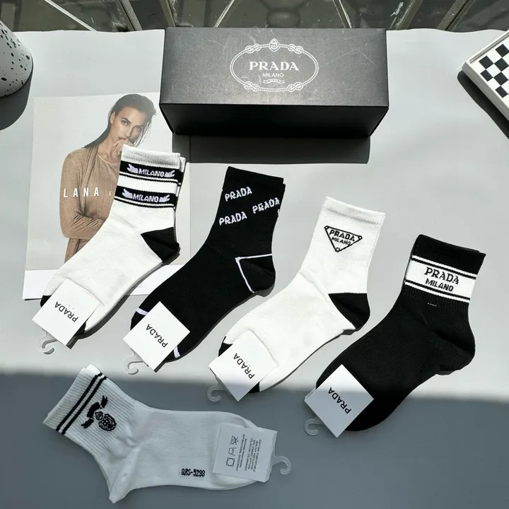 スーパーコピー プラダ 靴下