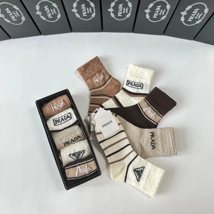 スーパーコピー プラダ 靴下