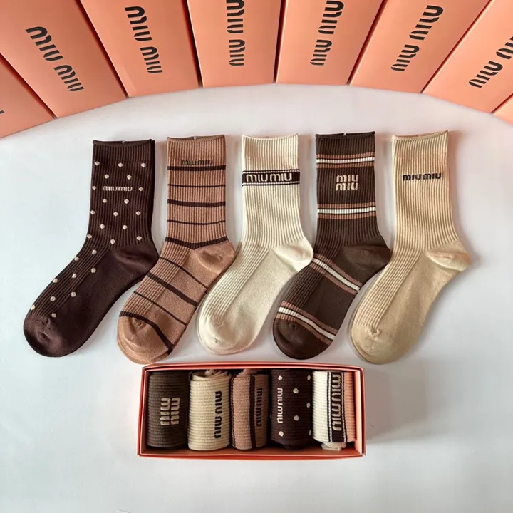 スーパーコピー ミュウミュウ 靴下