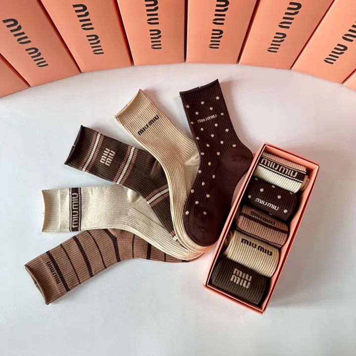 スーパーコピー ミュウミュウ 靴下