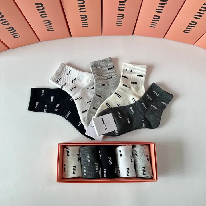 スーパーコピー ミュウミュウ 靴下