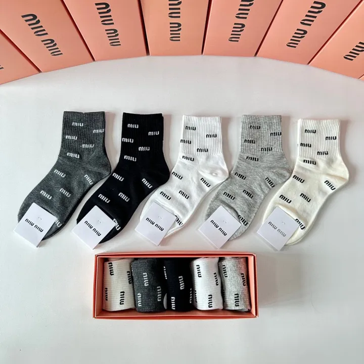 スーパーコピー ミュウミュウ 靴下