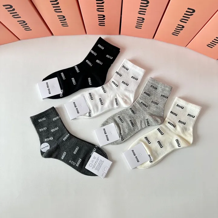 スーパーコピー ミュウミュウ 靴下