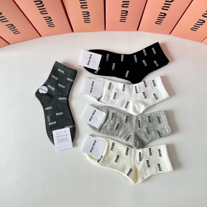 スーパーコピー ミュウミュウ 靴下