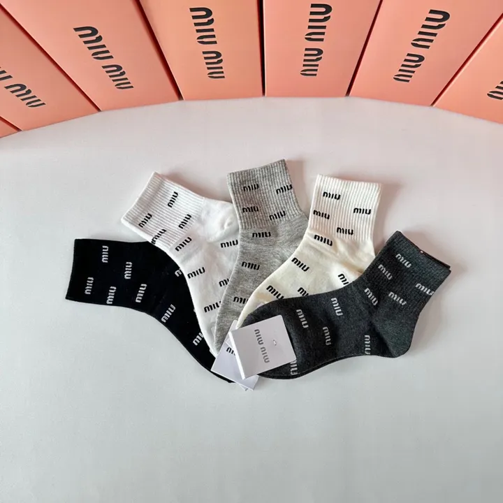 スーパーコピー ミュウミュウ 靴下