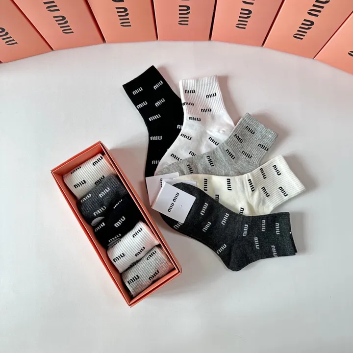 スーパーコピー ミュウミュウ 靴下