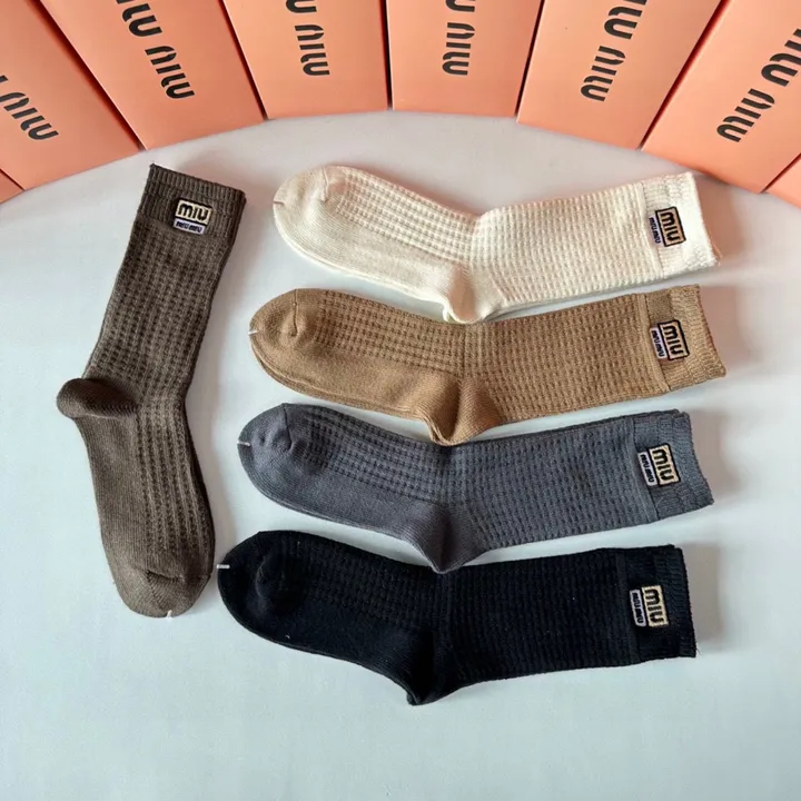 スーパーコピー ミュウミュウ 靴下