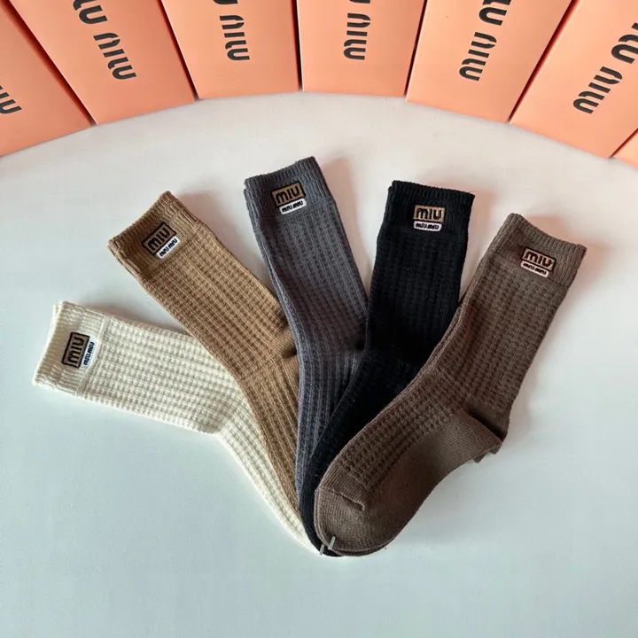 スーパーコピー ミュウミュウ 靴下