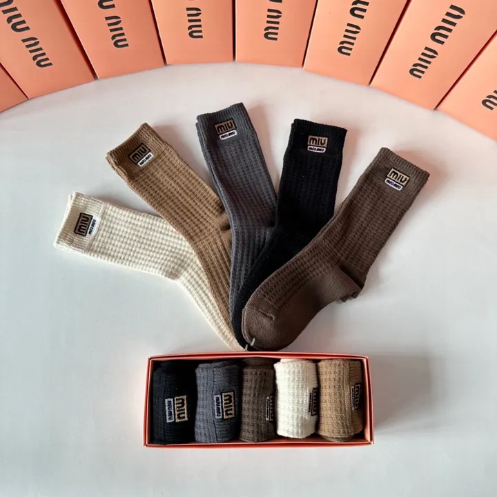 スーパーコピー ミュウミュウ 靴下