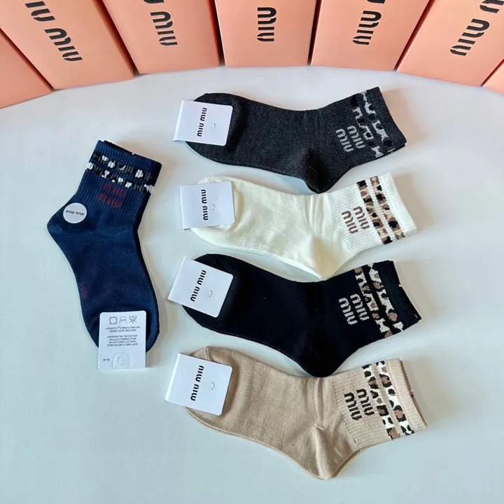 スーパーコピー ミュウミュウ 靴下