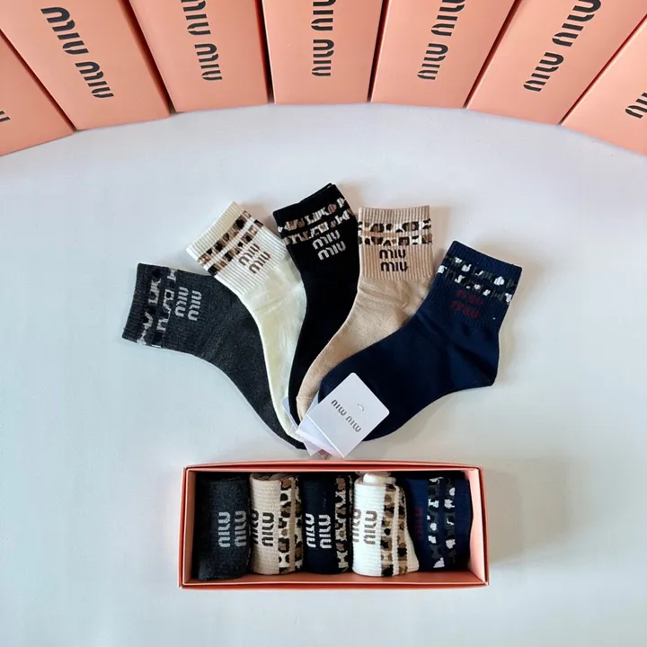 スーパーコピー ミュウミュウ 靴下