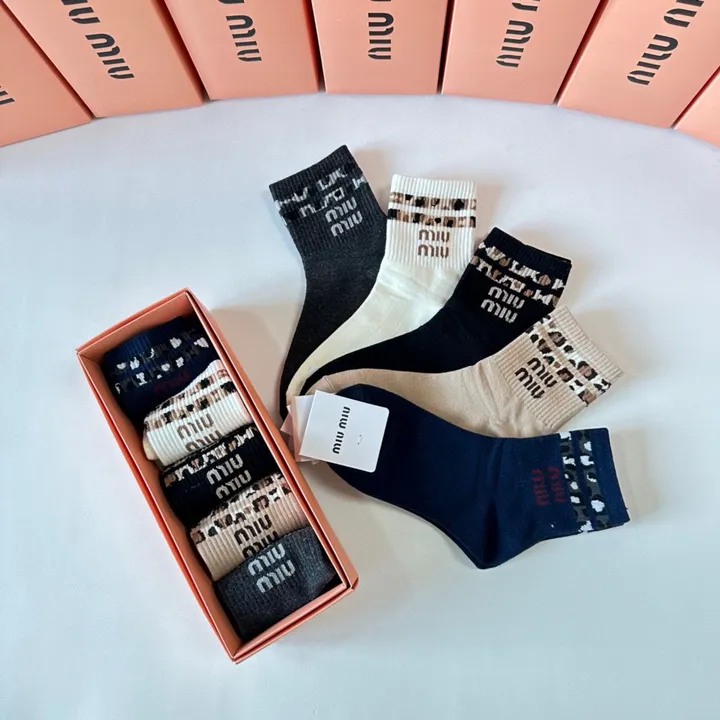 スーパーコピー ミュウミュウ 靴下