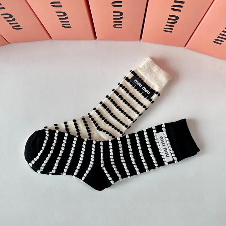 スーパーコピー ミュウミュウ 靴下