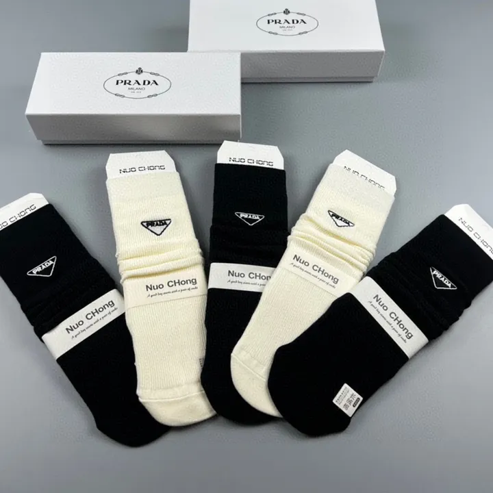 スーパーコピー プラダ 靴下