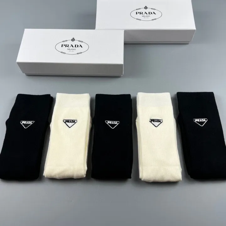 スーパーコピー プラダ 靴下