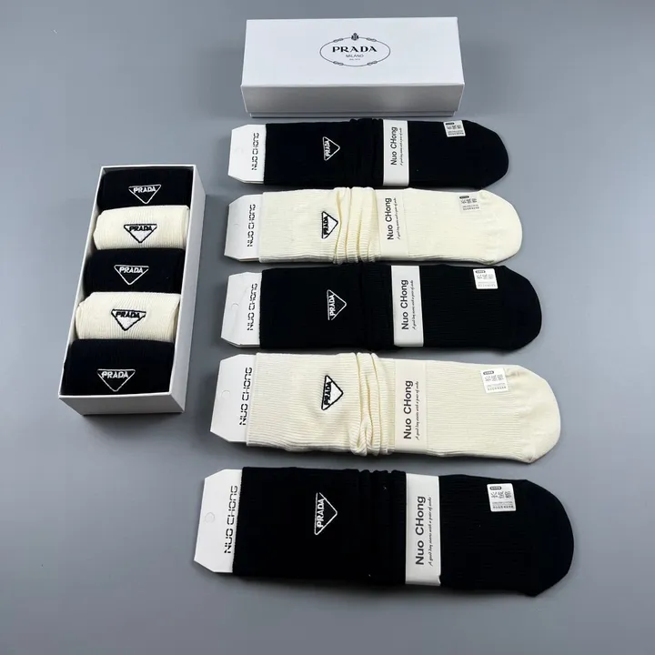 スーパーコピー プラダ 靴下