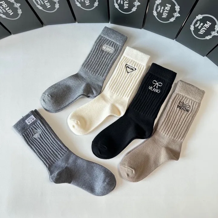 スーパーコピー プラダ 靴下