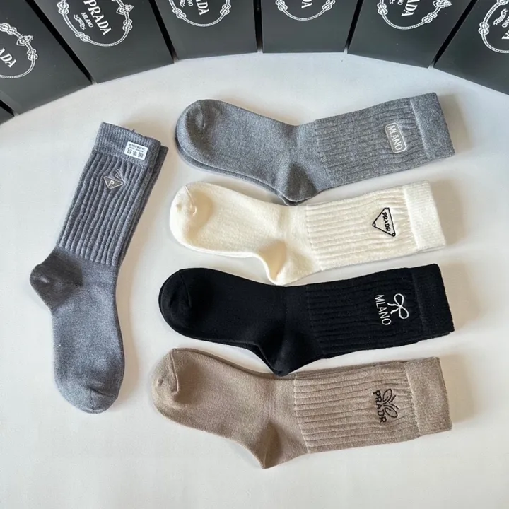 スーパーコピー プラダ 靴下