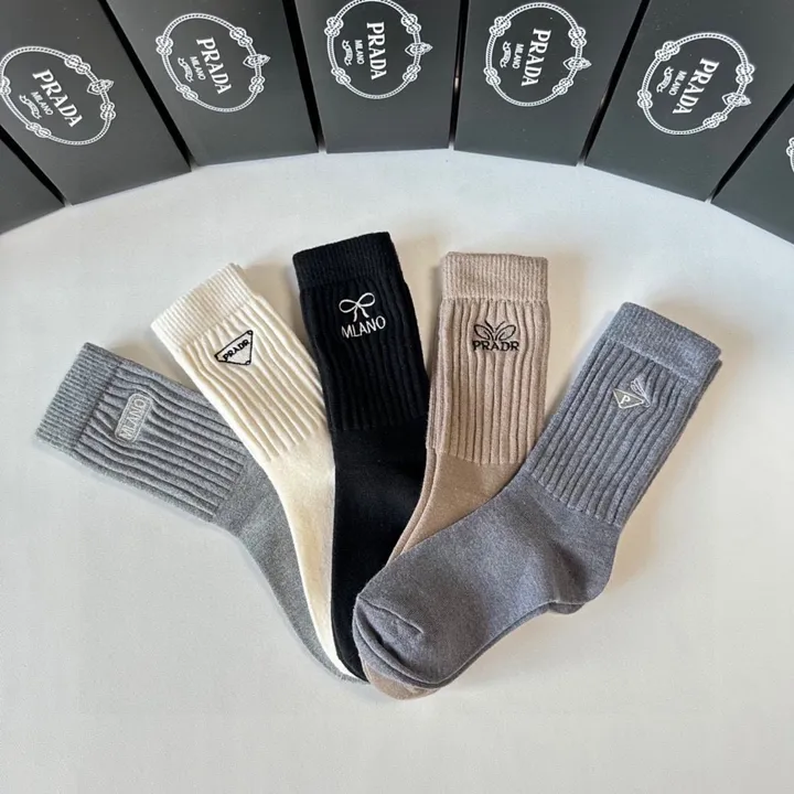 スーパーコピー プラダ 靴下