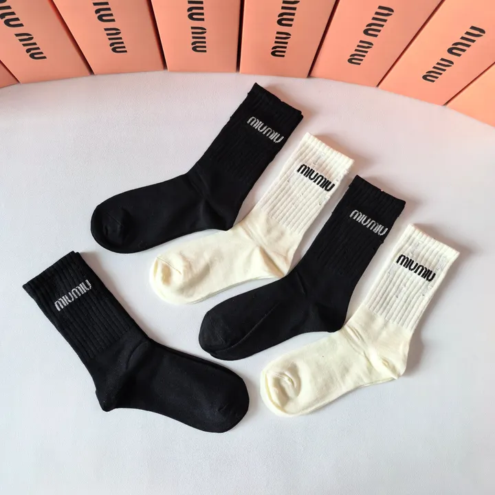 スーパーコピー ミュウミュウ 靴下