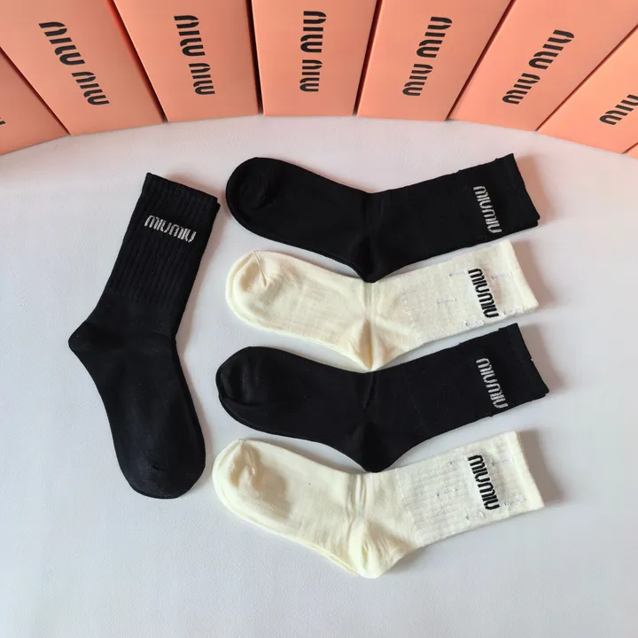 スーパーコピー ミュウミュウ 靴下