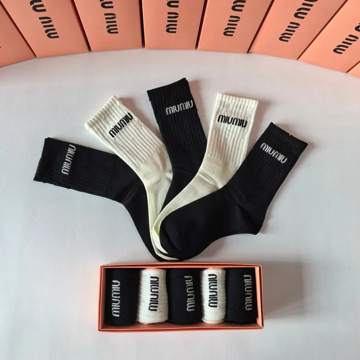 スーパーコピー ミュウミュウ 靴下