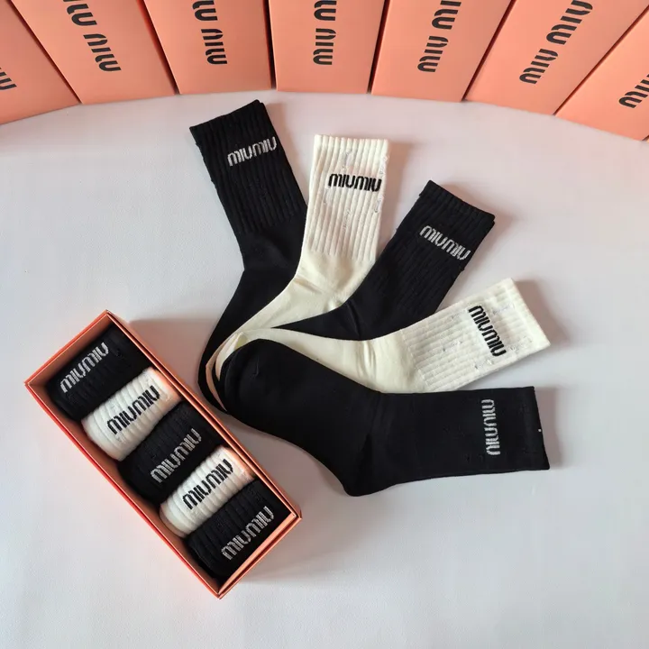 スーパーコピー ミュウミュウ 靴下