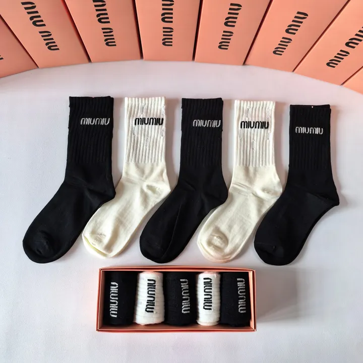 スーパーコピー ミュウミュウ 靴下