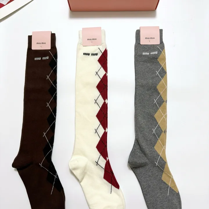 スーパーコピー ミュウミュウ 靴下