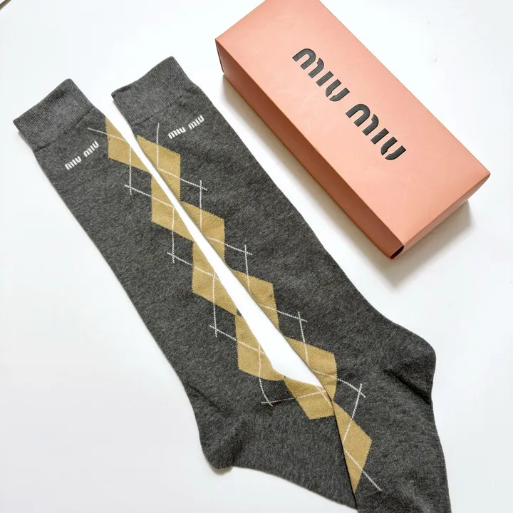 スーパーコピー ミュウミュウ 靴下