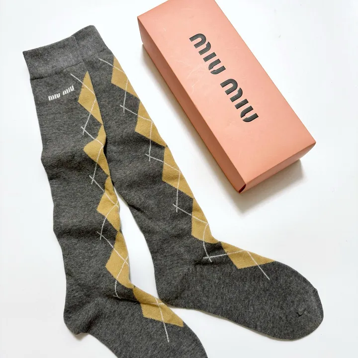 スーパーコピー ミュウミュウ 靴下