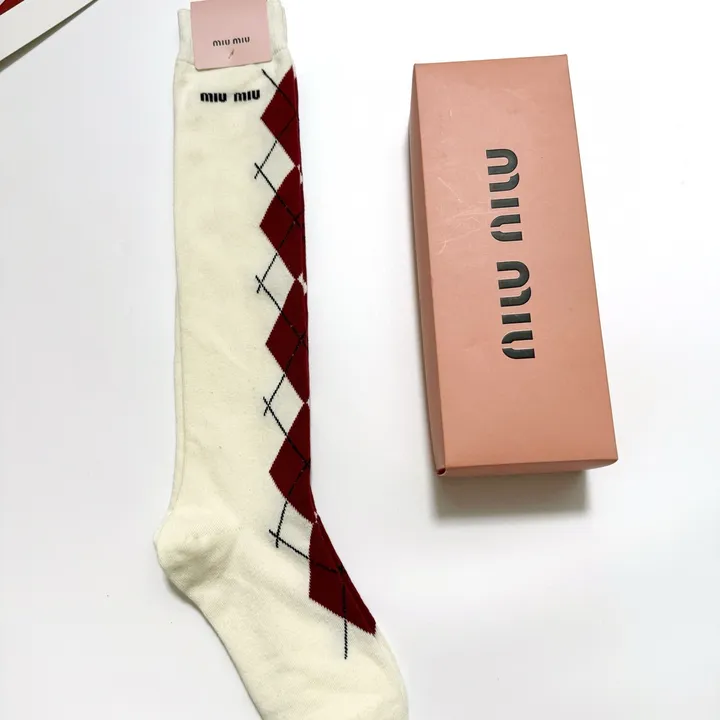 スーパーコピー ミュウミュウ 靴下